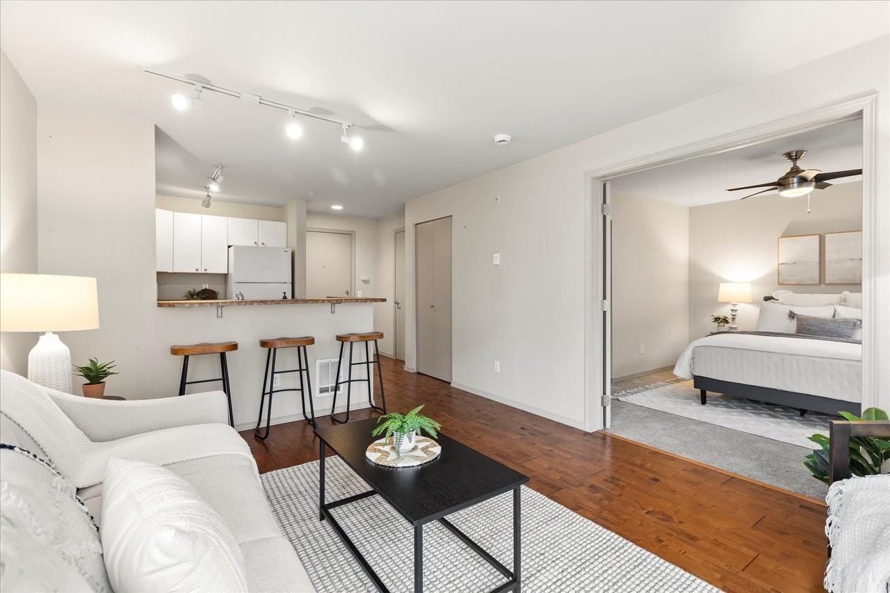 323 Queen Anne Ave N - Photo 7 of 12