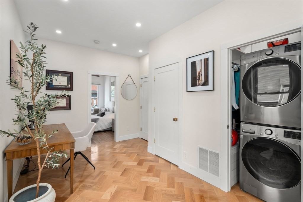 1 314A Bunker Hill St - Photo 3 of 9