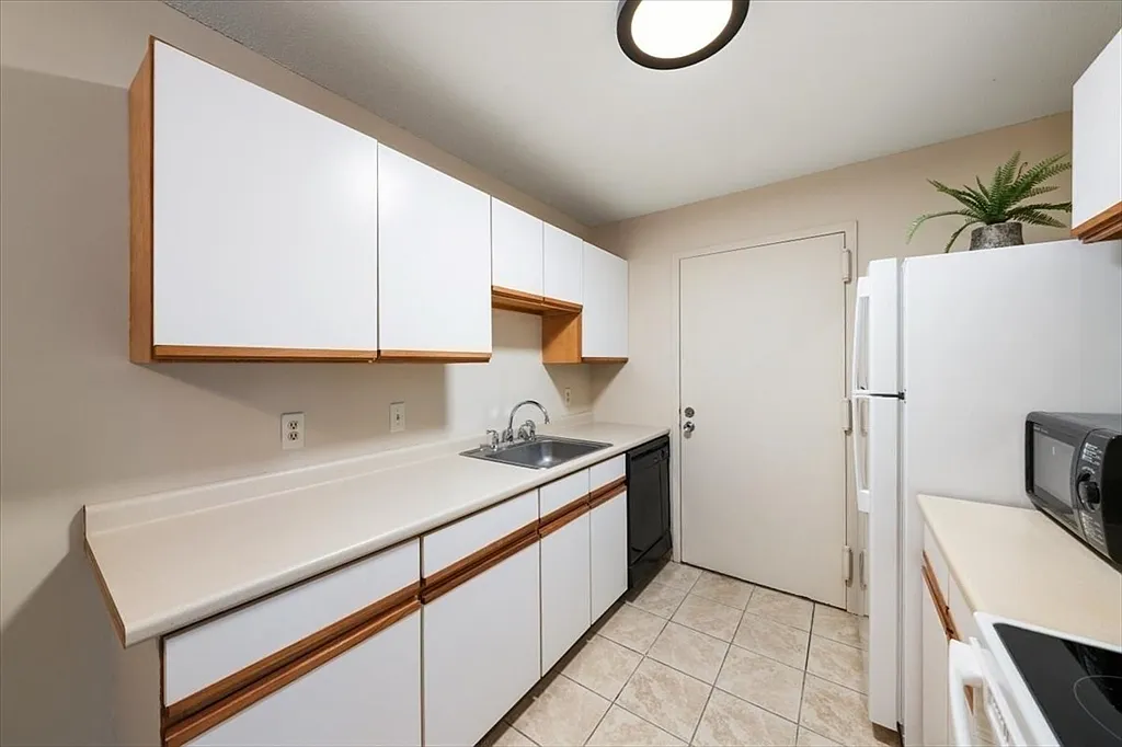 50 Village Brook Ln - Photo 4 of 16