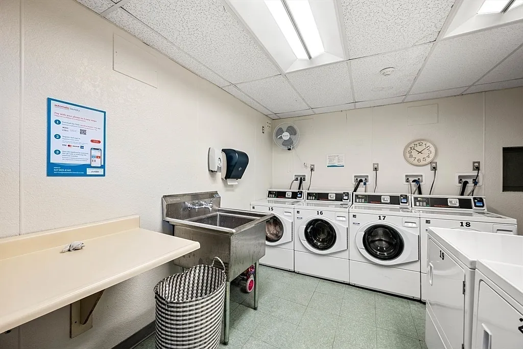 20 Hammond Pond Pkwy - Photo 6 of 14