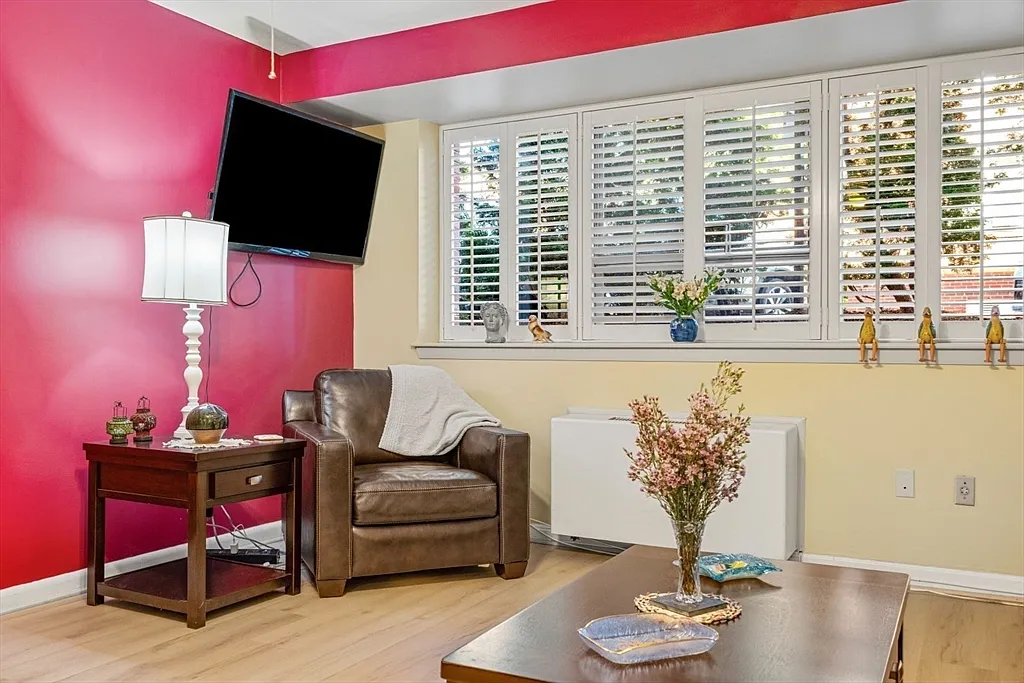 20 Hammond Pond Pkwy - Photo 7 of 14