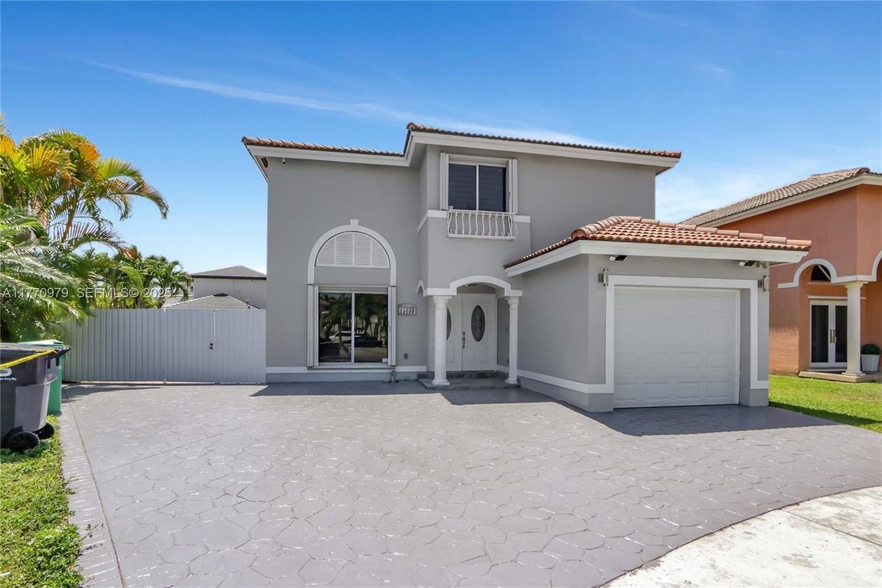 15638 Southwest 91st Lane - Photo 2 of 27