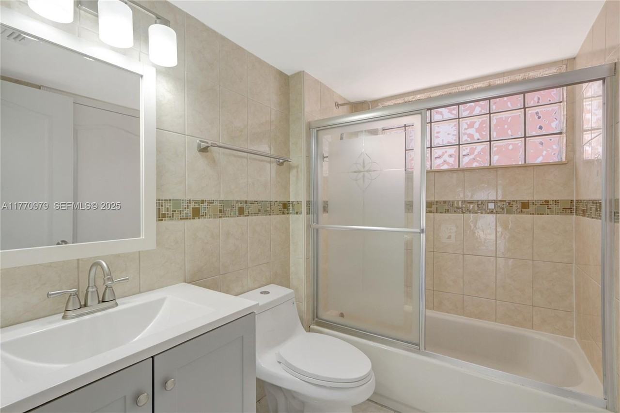 15638 Southwest 91st Lane - Photo 3 of 27