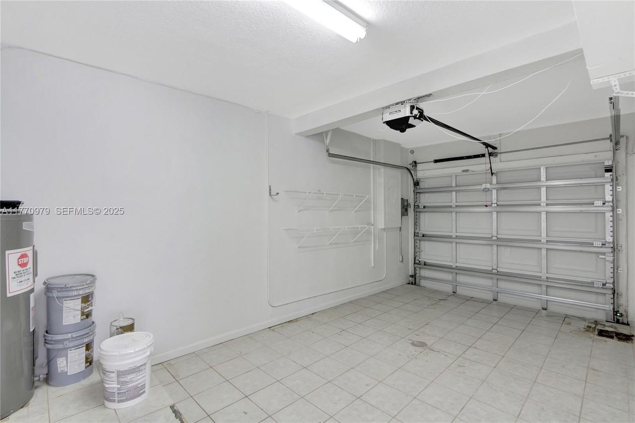 15638 Southwest 91st Lane - Photo 4 of 27