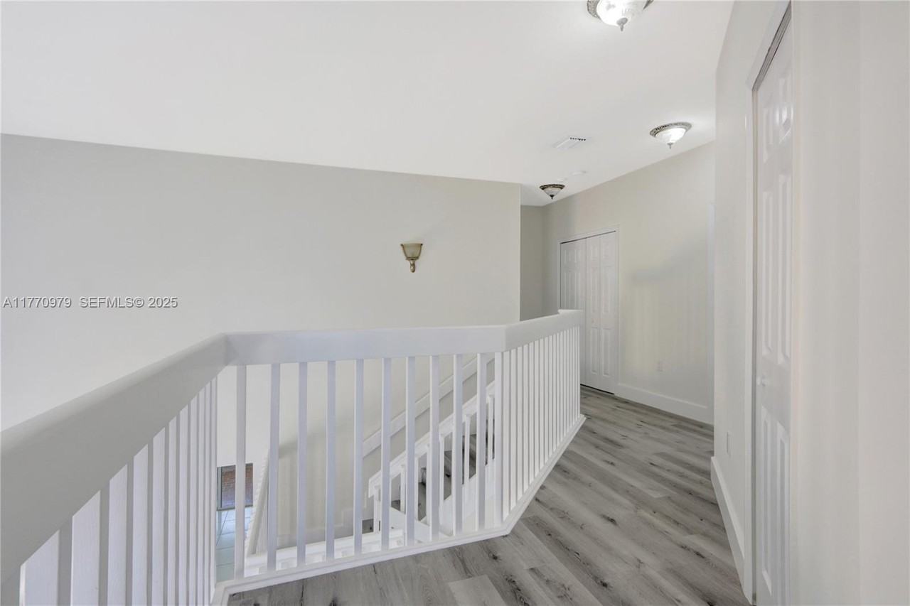 15638 Southwest 91st Lane - Photo 6 of 27