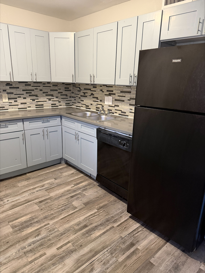 Hanover House Apartments - Photo 2 of 12