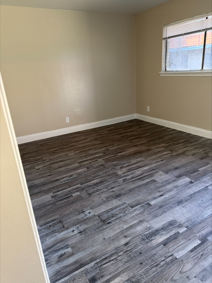 Hanover House Apartments - Photo 3 of 12