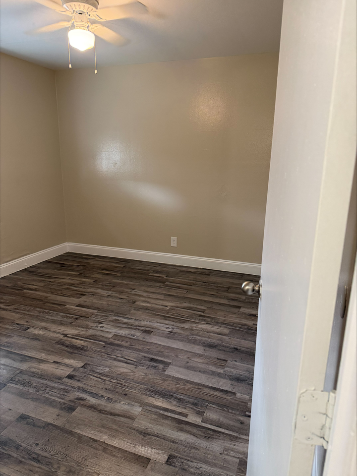 Hanover House Apartments - Photo 7 of 12