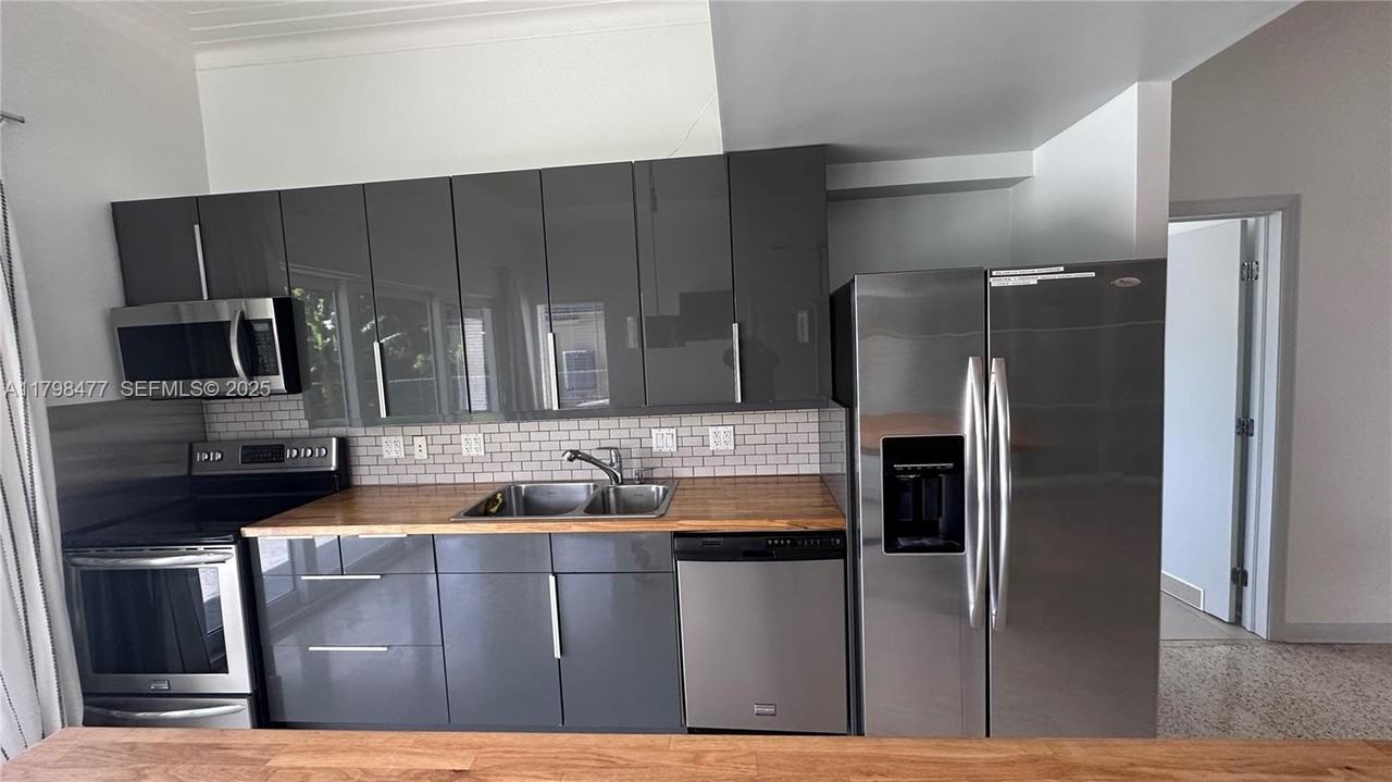 1438 Northeast 104th Street - Photo 3 of 53