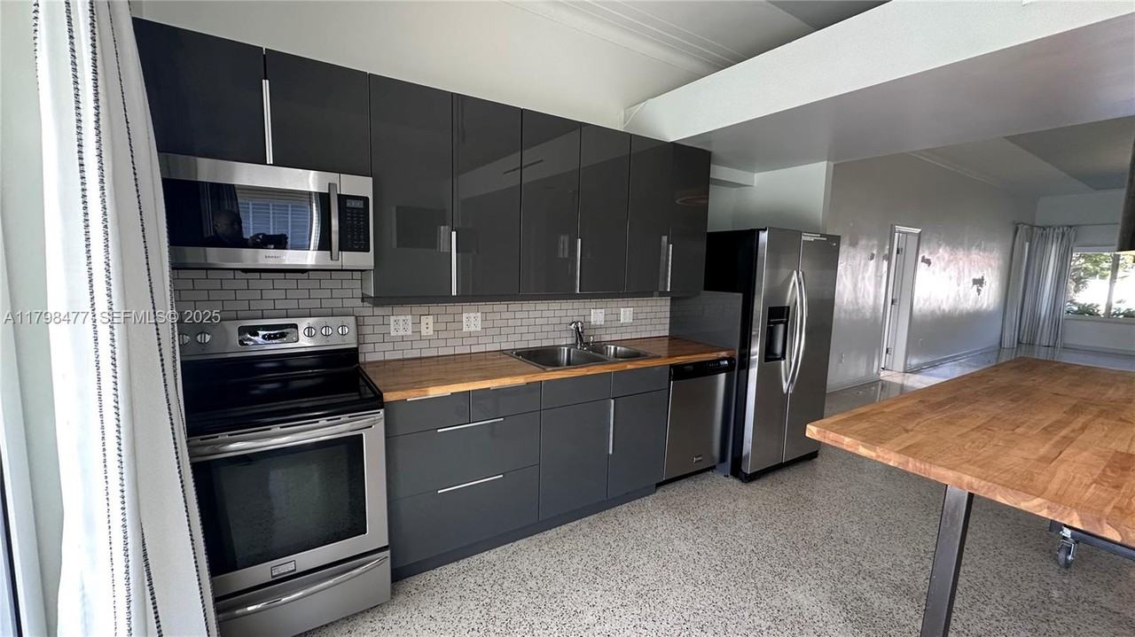 1438 Northeast 104th Street - Photo 4 of 53