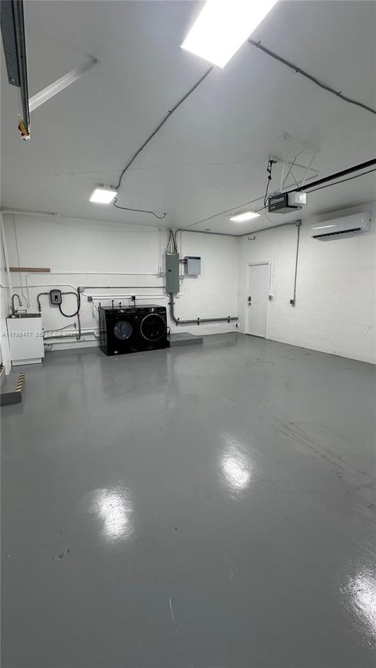 1438 Northeast 104th Street - Photo 6 of 53