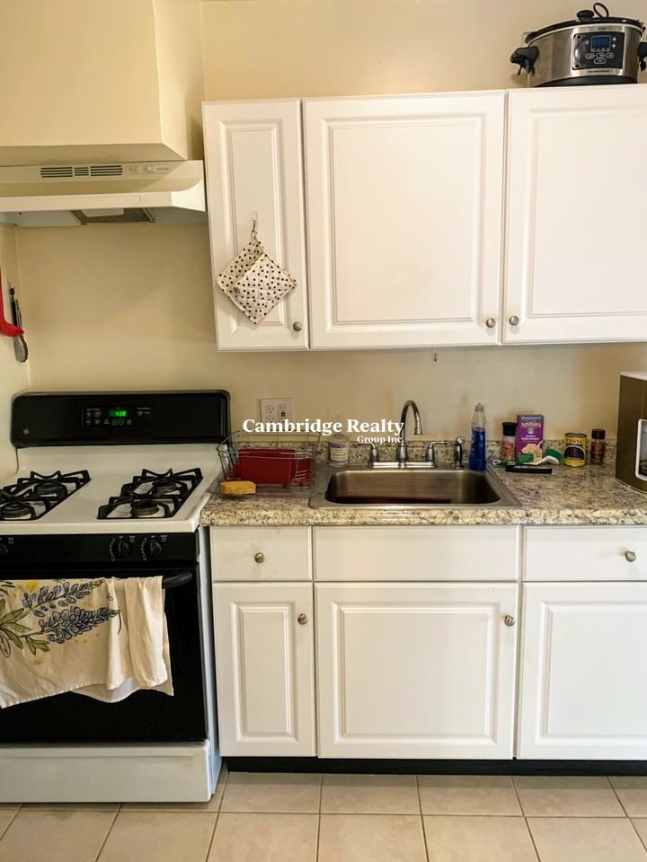 71 Craigie St #4 - Photo 5 of 16