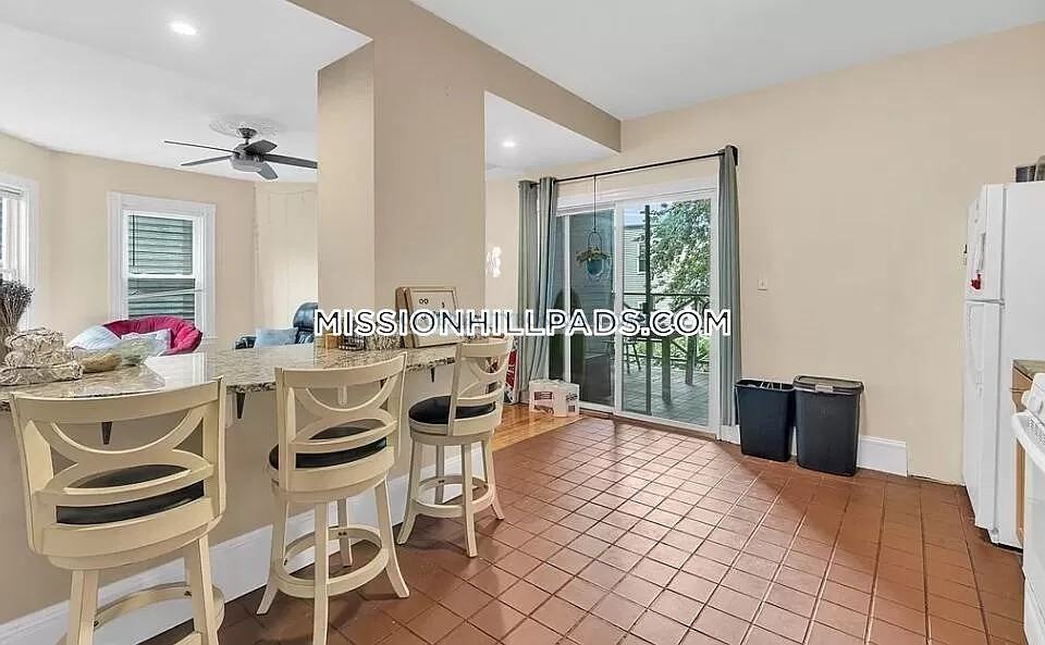 5 Sachem St #2 - Photo 3 of 18