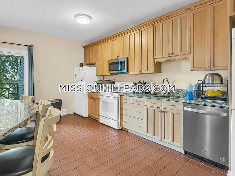 5 Sachem St #2 - Photo 5 of 18