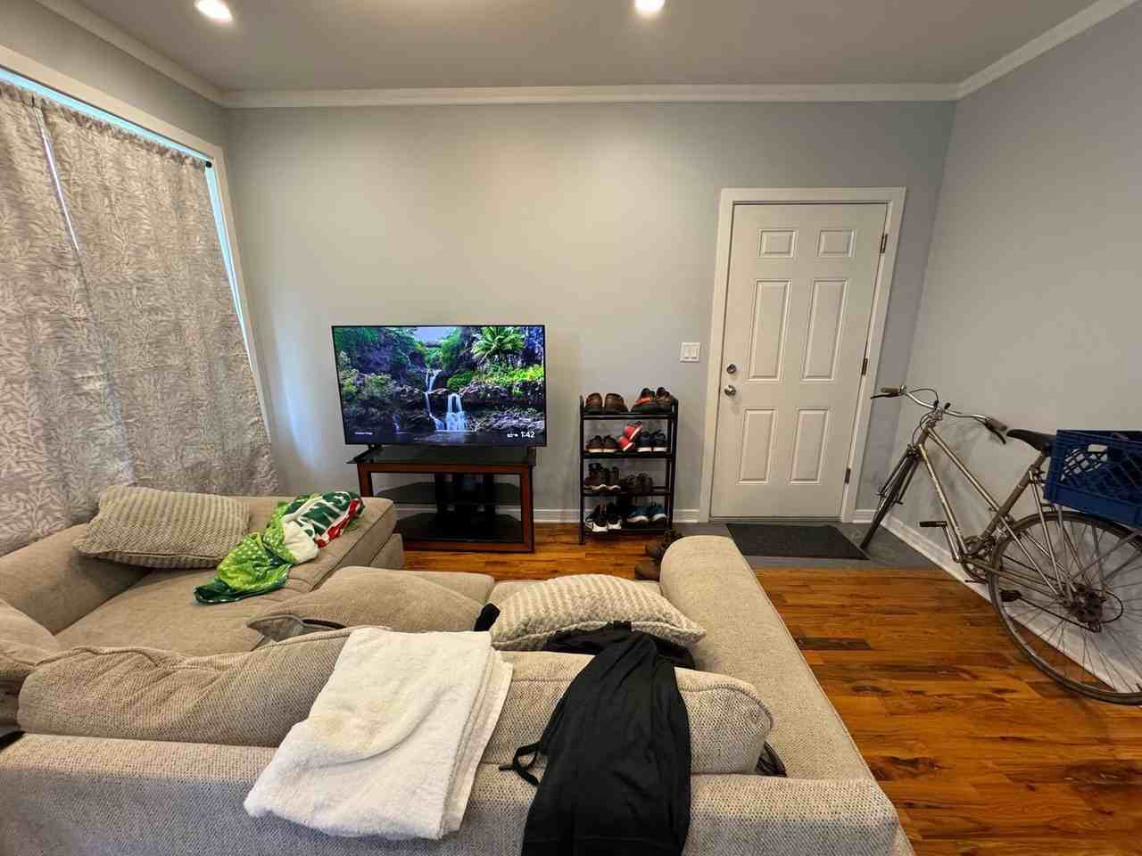 1148 N Keeler Ave #1W - Photo 2 of 8