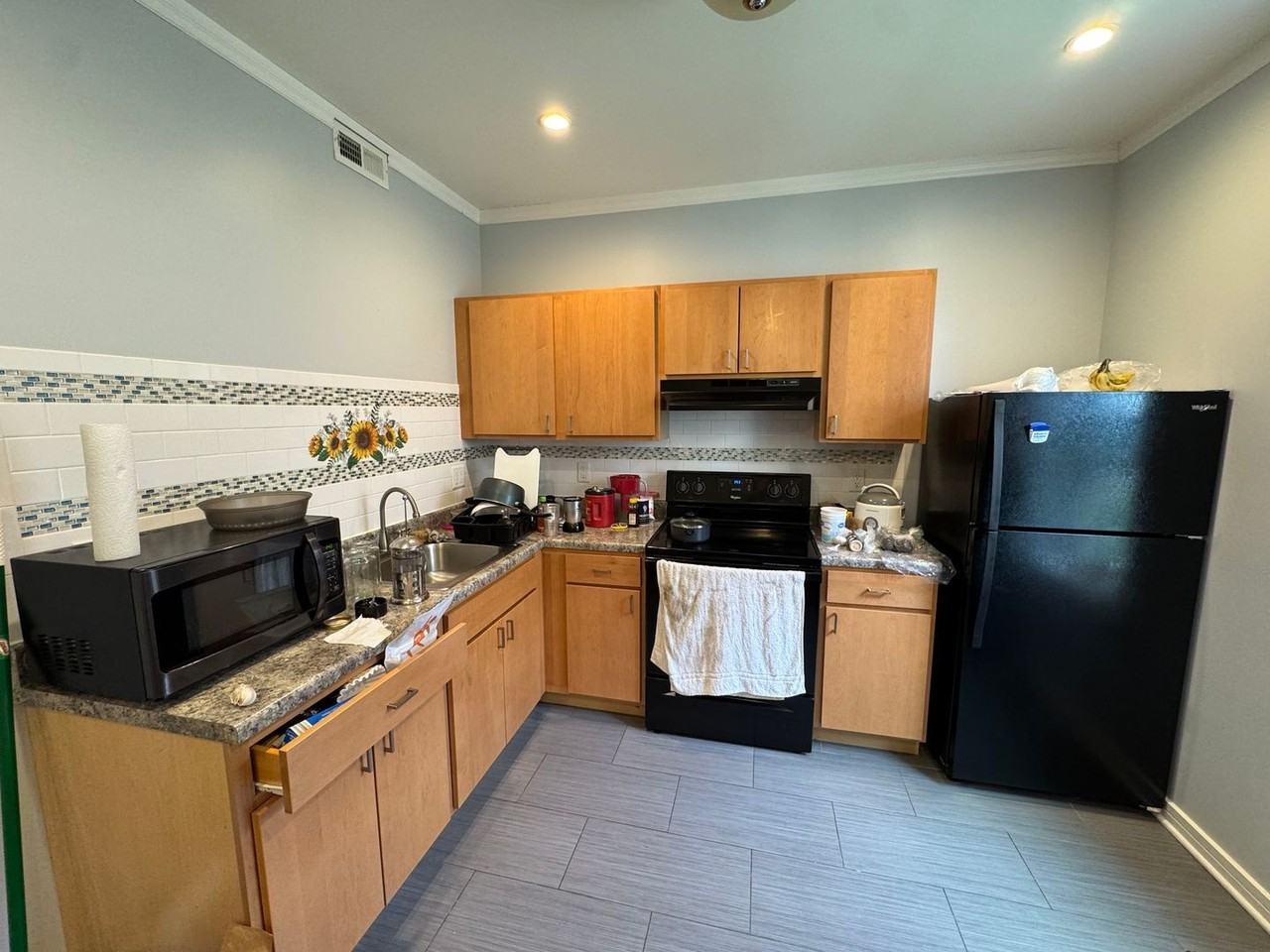 1148 N Keeler Ave #1W - Photo 3 of 8