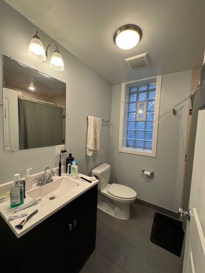 1148 N Keeler Ave #1W - Photo 7 of 8