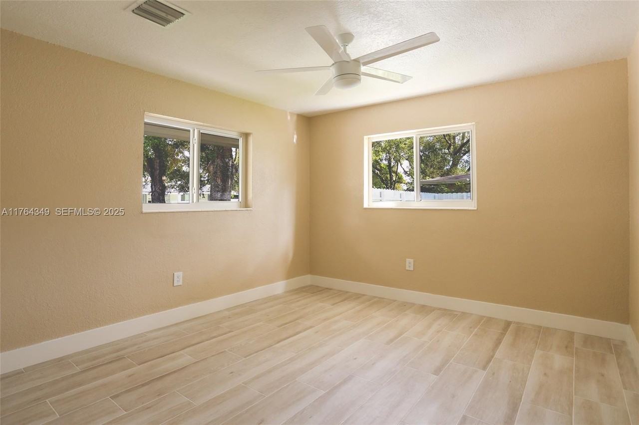 8870 Southwest 87th Street - Photo 2 of 20