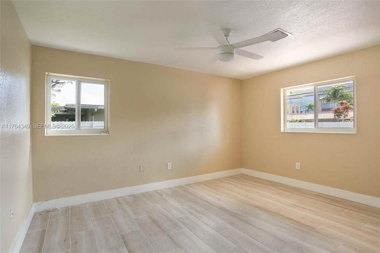 8870 Southwest 87th Street - Photo 3 of 20