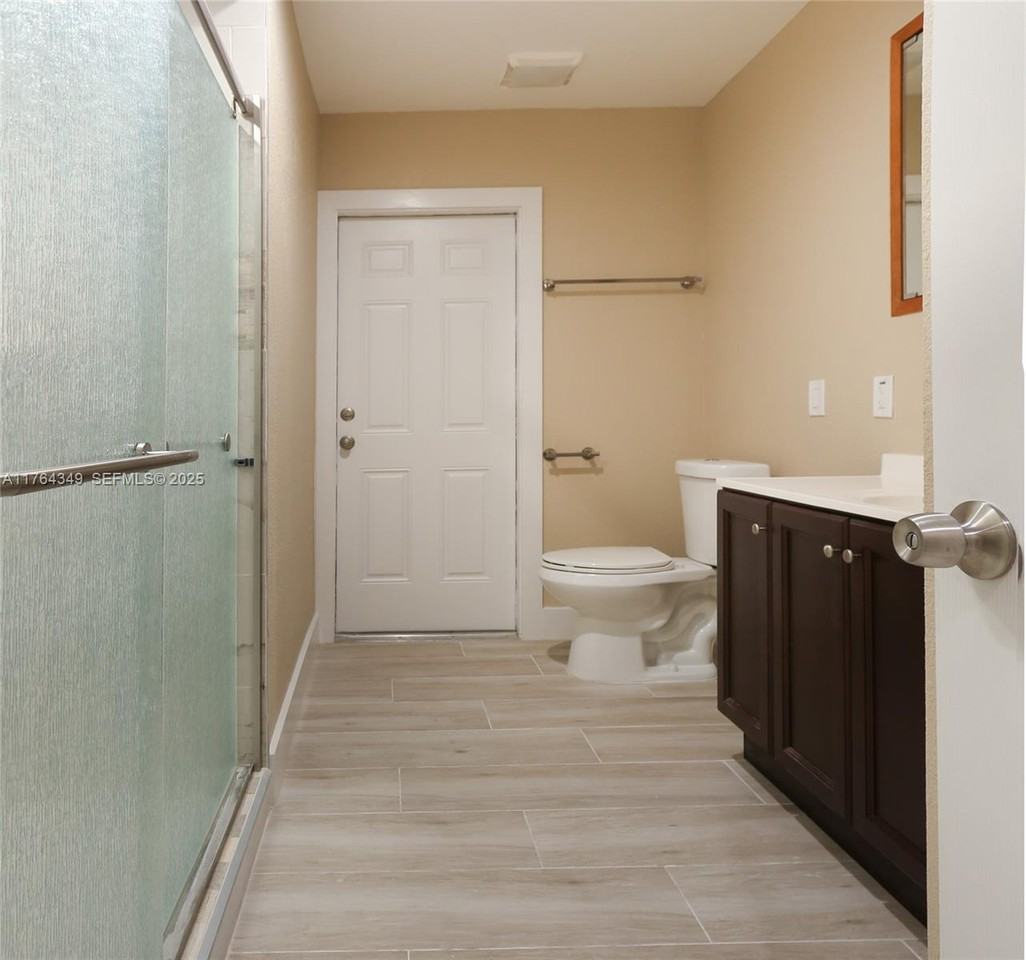 8870 Southwest 87th Street - Photo 6 of 20