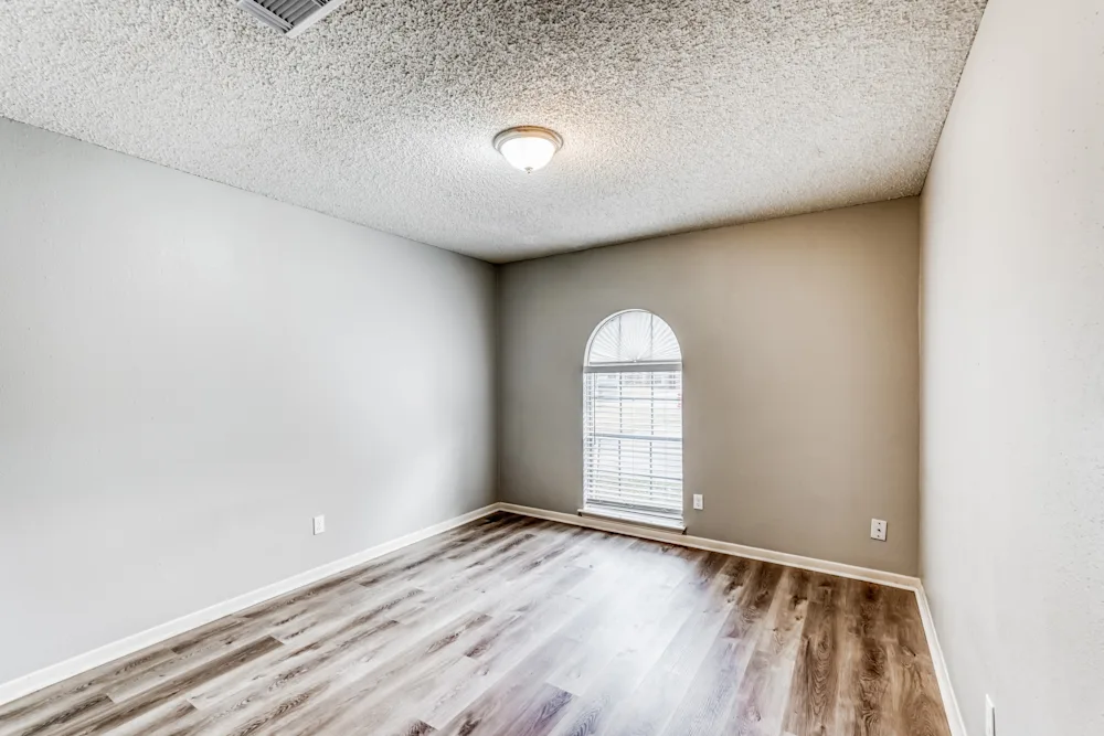 2307 Cambridge Ct N #NA - Photo 2 of 9