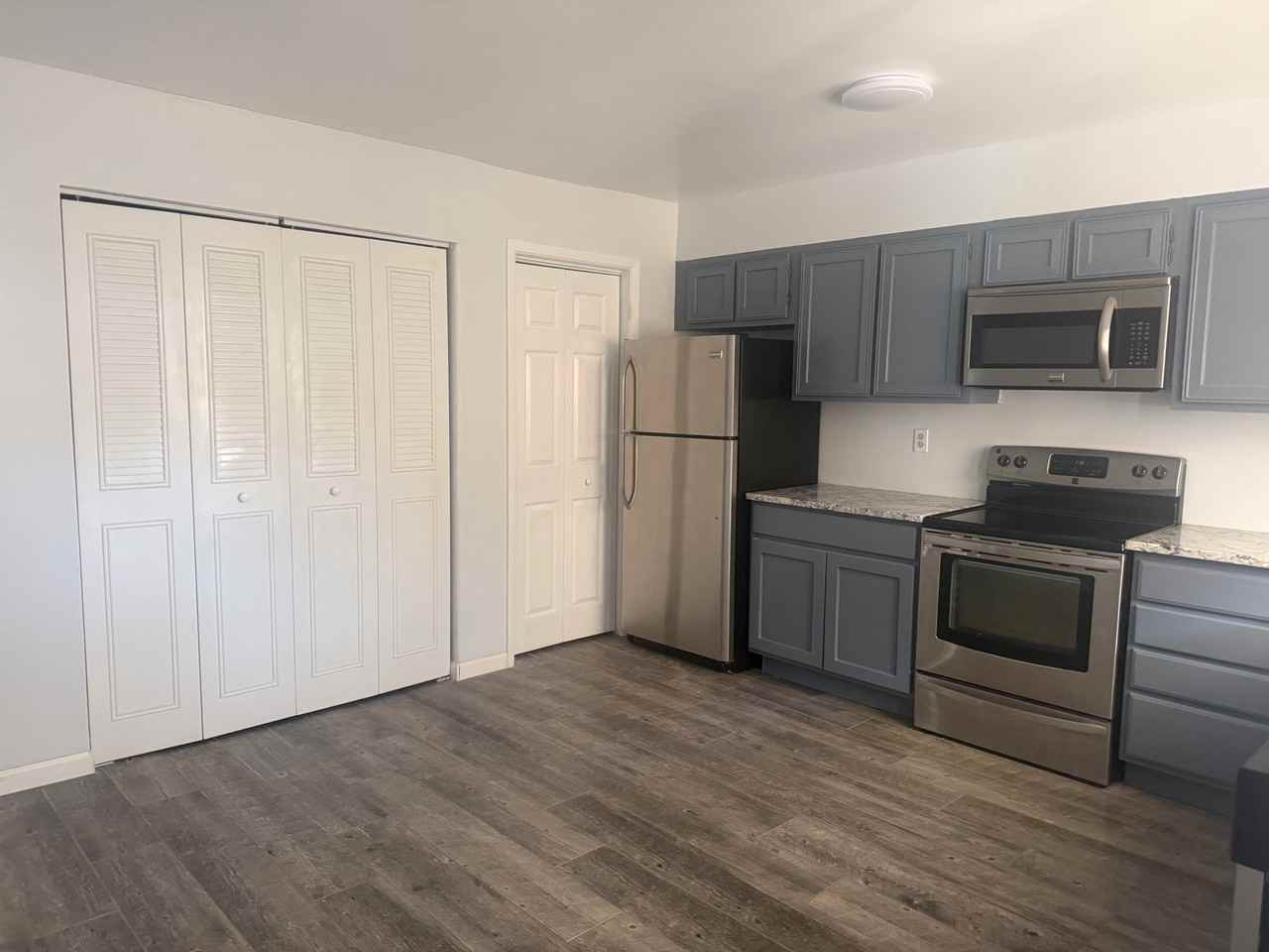 513 Wisconsin St Ne #1A - Photo 2 of 15