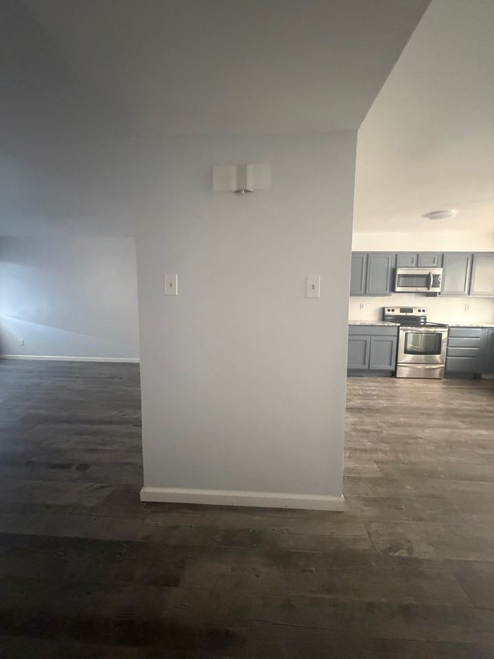 513 Wisconsin St Ne #1A - Photo 3 of 15