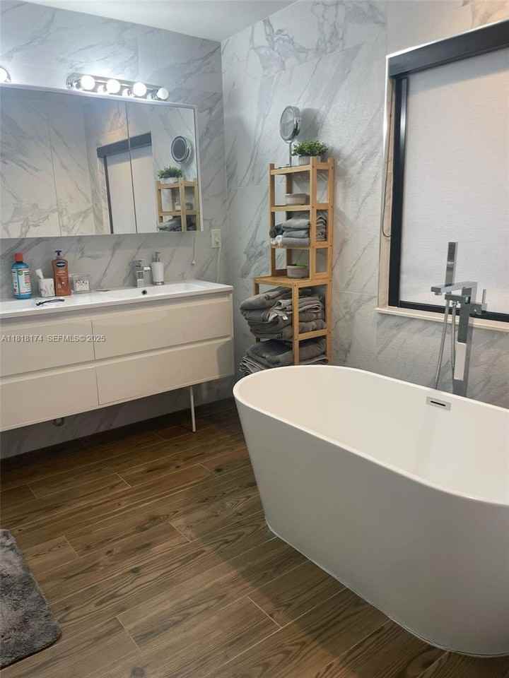 3270 Southwest 44th Street - Photo 5 of 27