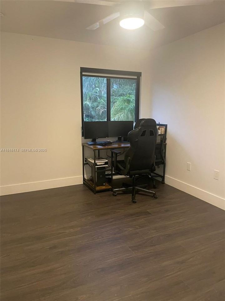 3270 Southwest 44th Street - Photo 6 of 27