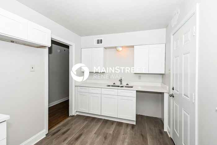 1249 Dearing Rd - Photo 5 of 16