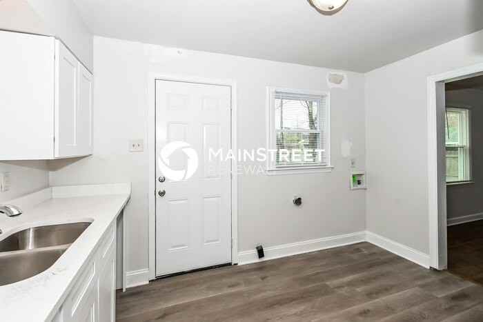 1249 Dearing Rd - Photo 6 of 16