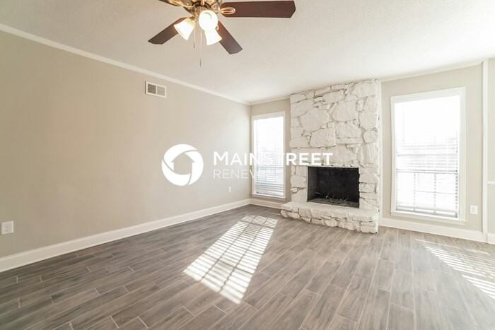 1811 Tissington Dr - Photo 3 of 16