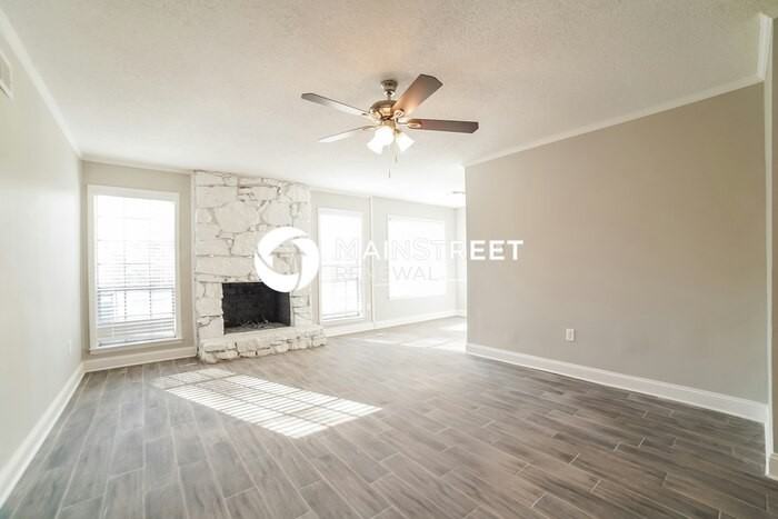 1811 Tissington Dr - Photo 4 of 16