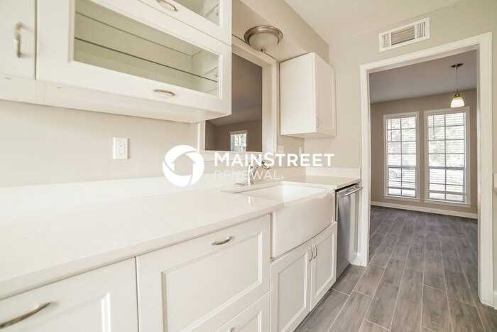 1811 Tissington Dr - Photo 6 of 16