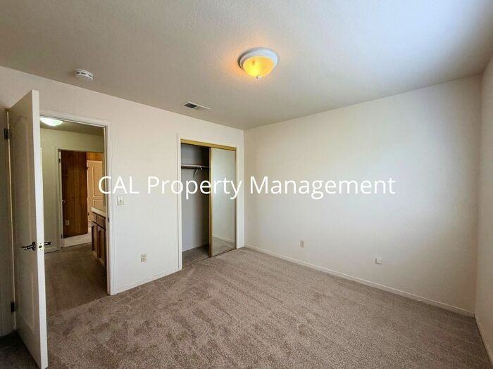 51520 Pine Creek Pl - Photo 3 of 22