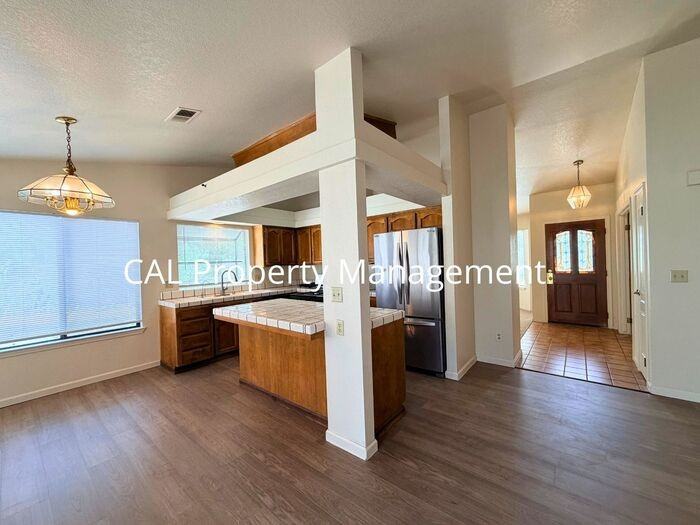51520 Pine Creek Pl - Photo 2 of 22