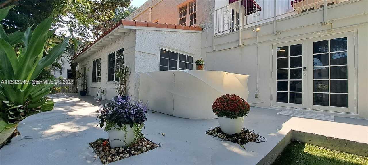 846 Michigan Avenue #101 - Photo 2 of 41