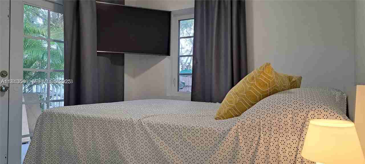 846 Michigan Avenue #101 - Photo 4 of 41