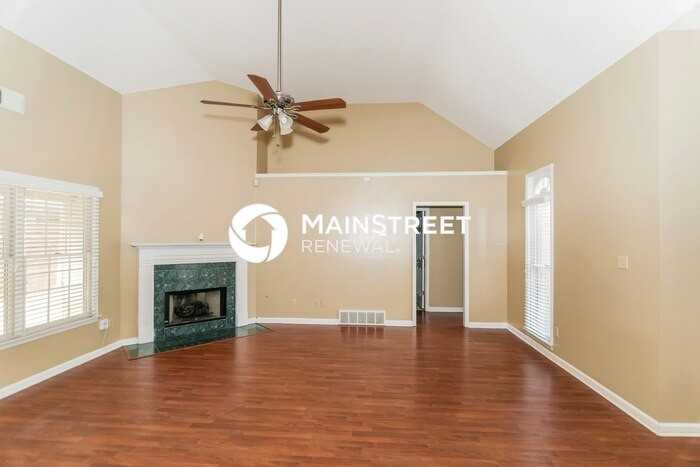 2417 Carrol Ridge Ln - Photo 2 of 15