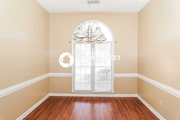 2417 Carrol Ridge Ln - Photo 3 of 15