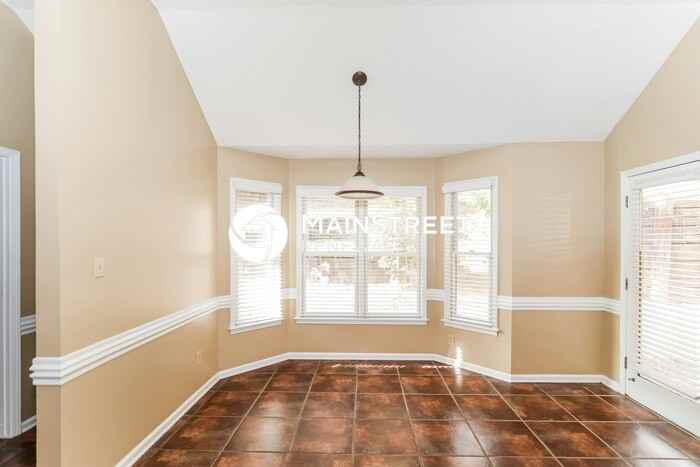 2417 Carrol Ridge Ln - Photo 4 of 15