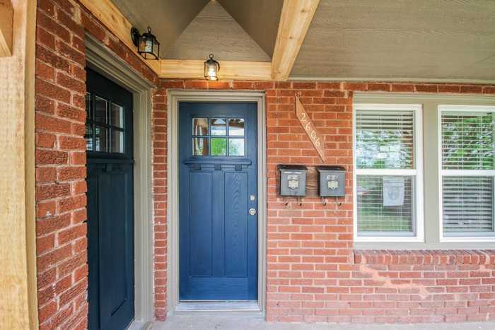 2606 E 7th St - Photo 4 of 26