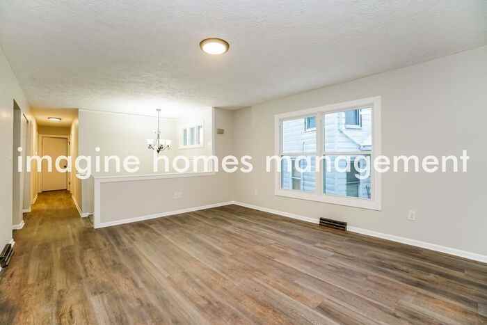 51 Greenbush St - Photo 4 of 21