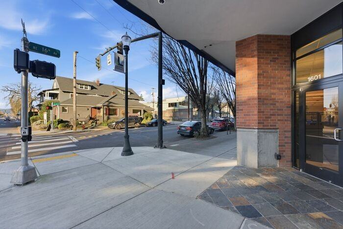 1607 Ne 16th Ave - Photo 2 of 28