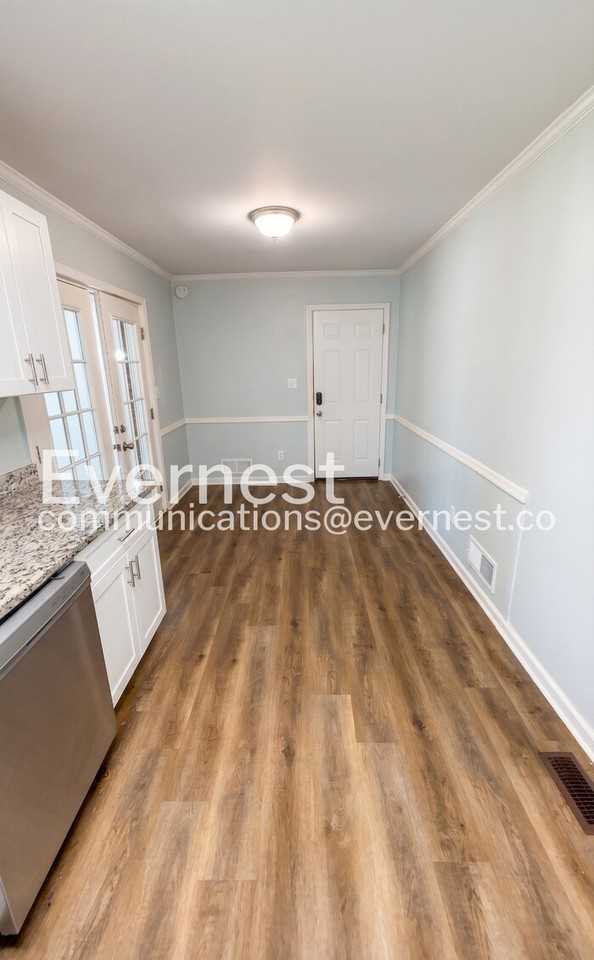 735 Hillcrest Dr - Photo 4 of 26