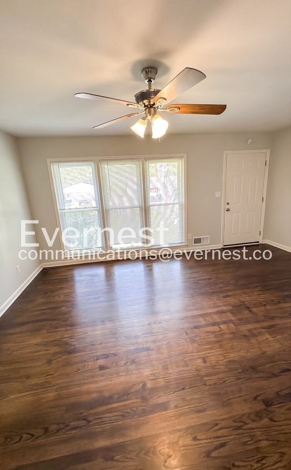 735 Hillcrest Dr - Photo 5 of 26