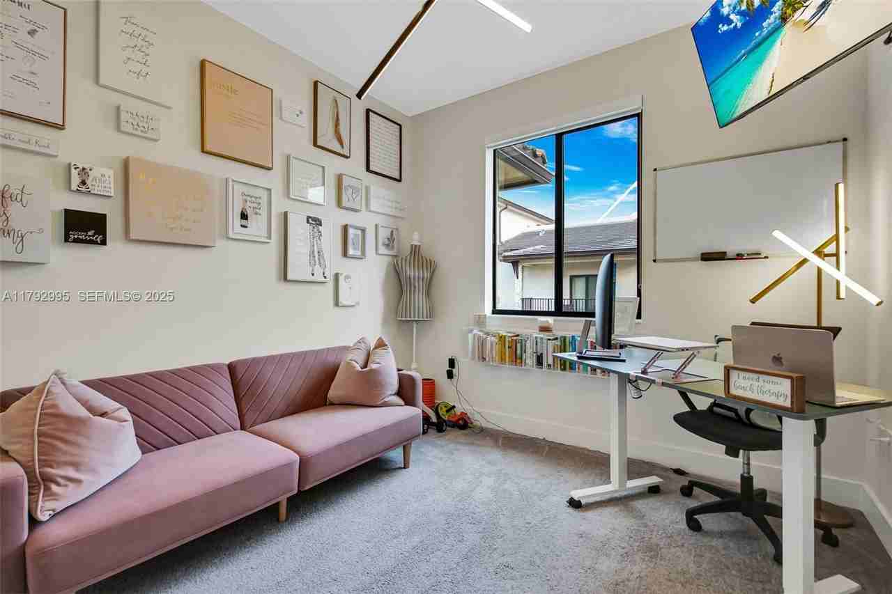 4707 Northwest 83rd Street - Photo 4 of 33