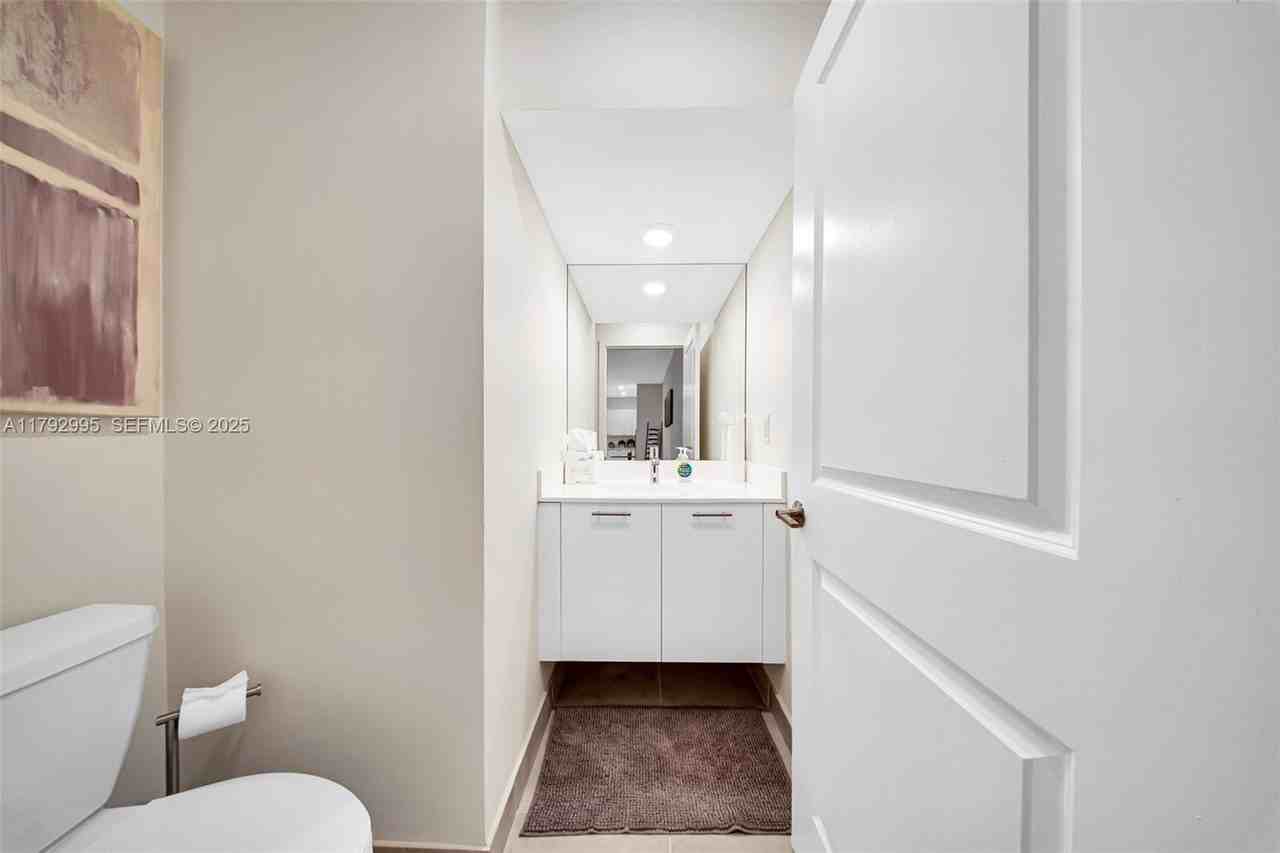 4707 Northwest 83rd Street - Photo 5 of 33