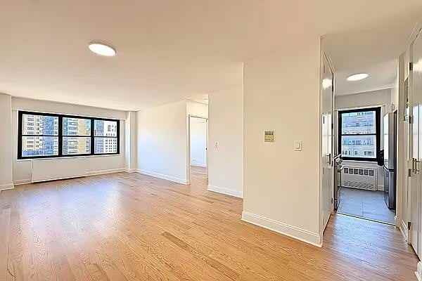 E 80th St #19D - Photo 2 of 15