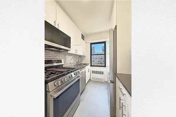 E 80th St #19D - Photo 3 of 15